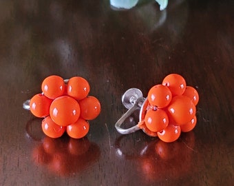 Vintage Orange Flower Shaped Screw Back Earrings Clip On Silver Tone 1950's