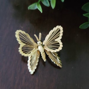 Vintage Monet Gold Ton Schmetterling Brosche Pin Wire Filigree 3D