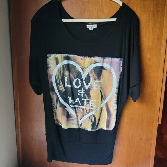 Love & Hate Graphic Print Top Zenana Outfitters Black Lettering Sz