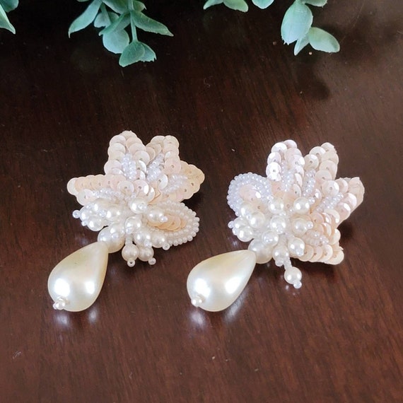 Vintage Large White Beaded and Sequin Faux Pearl … - image 1