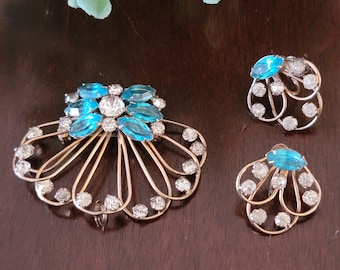 Vintage gesigneerde Dorsons 1/20 12 kt gold filled strass demi parure pin / hanger en bijpassende schroefoorbellen