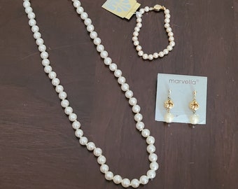 Vintage Marvella Faux Pearl Necklace Bracelet Earring Set Gold Tone Love Knot Wedding Bridal NEW with Tags