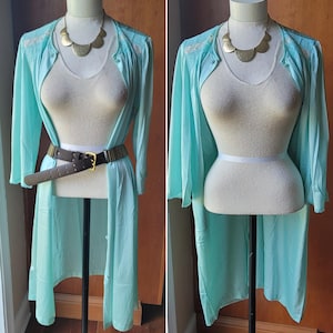Vintage Turquoise Vanity Fair Robe Rosebud Embroidery Lace Detail Pocket Silky Kimono