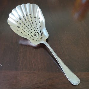 ニューカッスル・バイ・ゴーハム スターリングシルバー サラトガ チップサーバー 8 7/8インチ サービング ヘアルーム