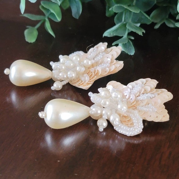 Vintage Large White Beaded and Sequin Faux Pearl … - image 3