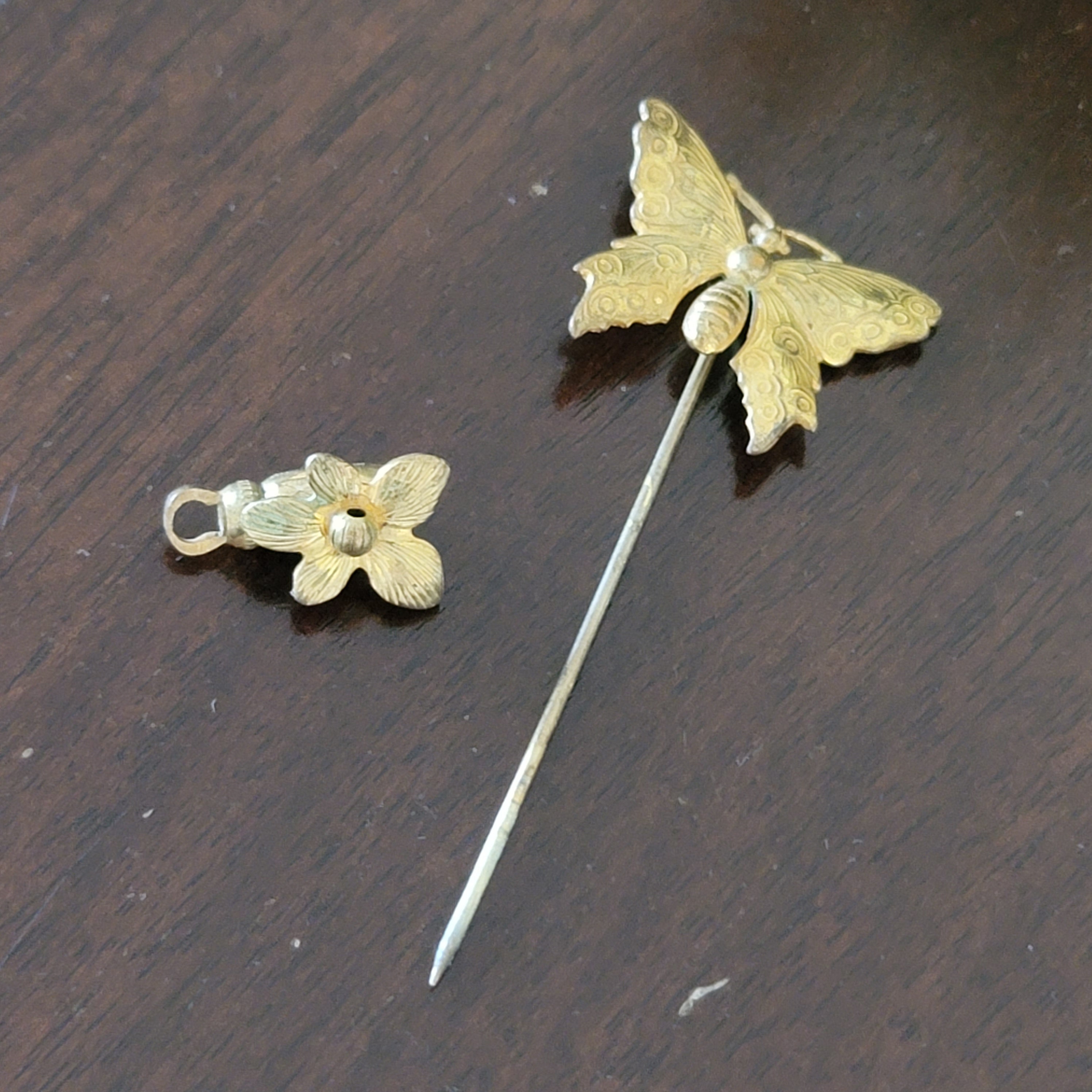 Miriam Haskell Signed Gold Tone Butterfly Hat Pin with Floral Accent Vtg 30s-70s Vintage Miriam Haskell Butterfly Gold Tone Stick Pin Signed  main image 2