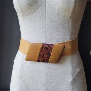 Vintage Women&#39;s Mustard Yellow Animal Print Stretch Belt