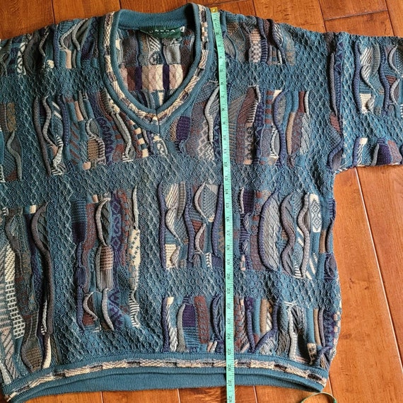 Vintage 3D Tundra V Neck Sweater Size Large Coogi… - image 8