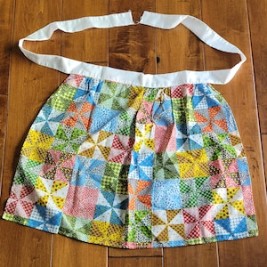 Multicolor Quilt Pattern Apron Red Blue Yellow Green Ties in Back