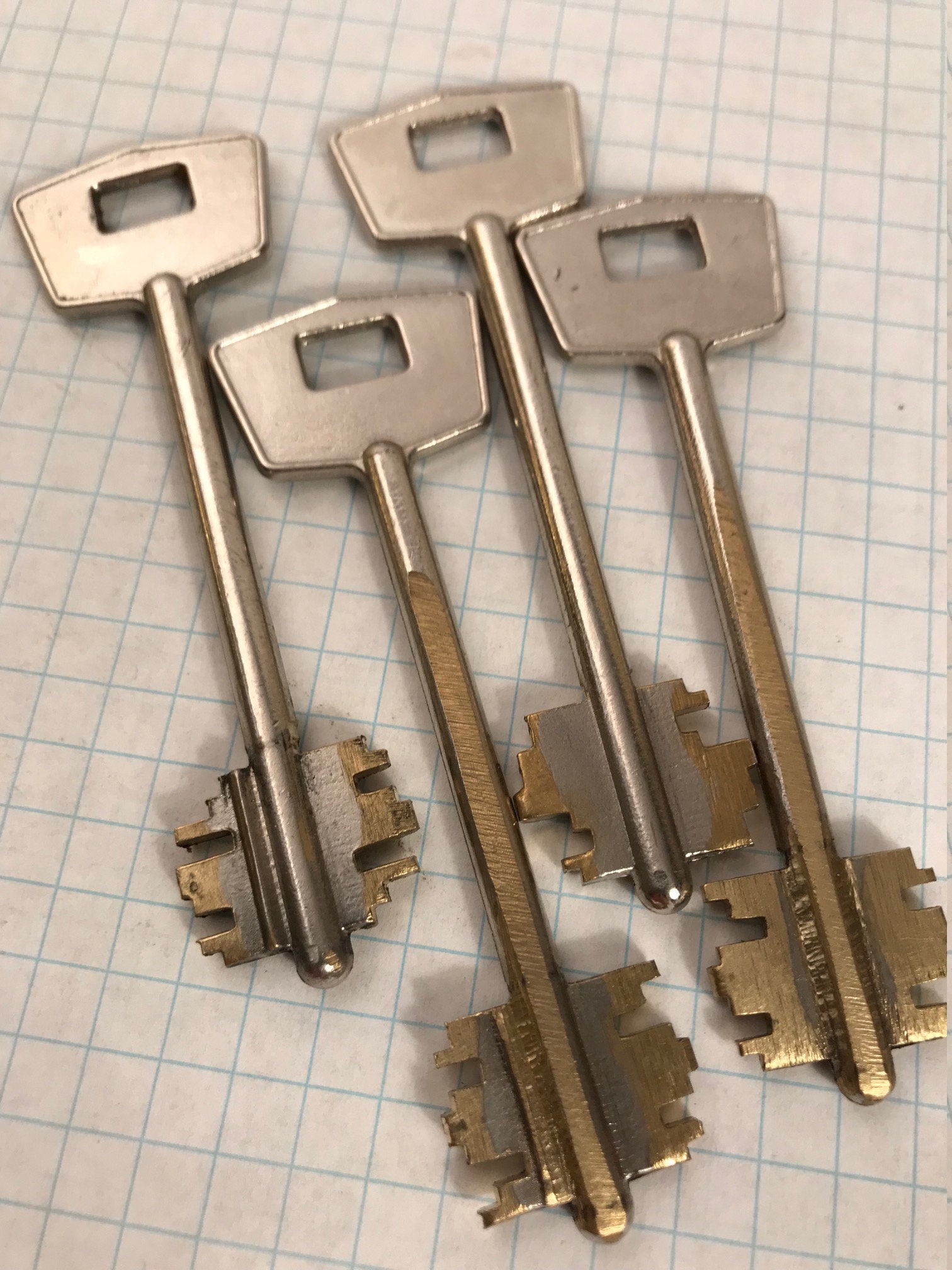 Vintage Skeleton Keys, Antique Keys, Set of 3 Steampunk Keys, French Old  Keys, Shabby Chic Decor, Industrial Style, Key Collection, 1920s 