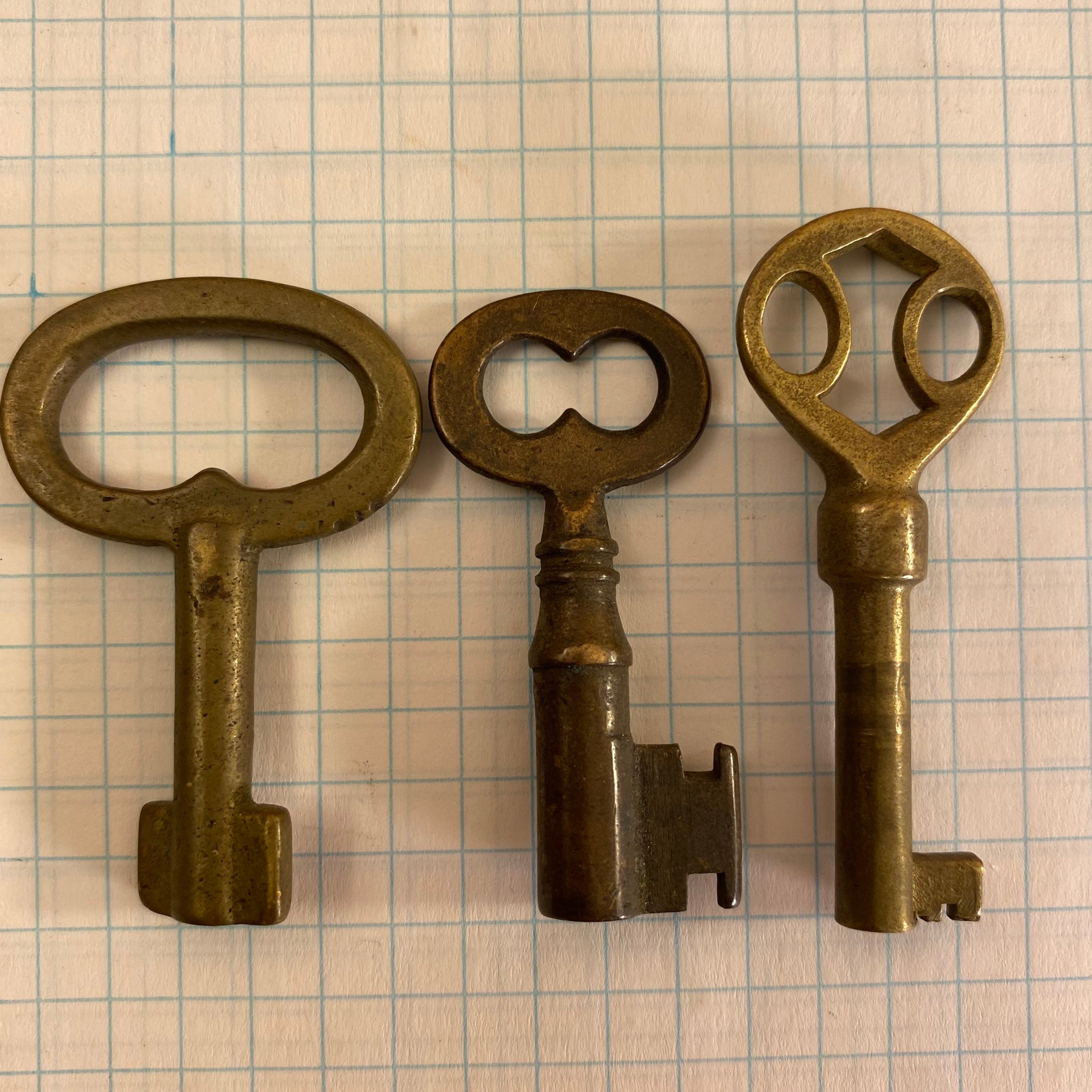 Brass Vintage Skeleton Keys lot of 3, Antique Skeleton Keys, Maker  Supplies, Brass Steampunk Supply, Fancy Wedding Keys, Free Shipping 