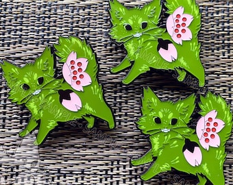 Pin esmaltado de farol de flor de cerezo que brilla en la oscuridad