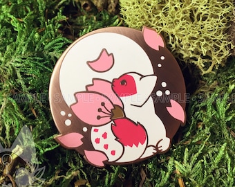 Pin de esmalte de gatito con luna de flor de cerezo *Última oportunidad*