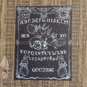 Gatito polilla - Ouija Board 6x8 Impresión de arte
