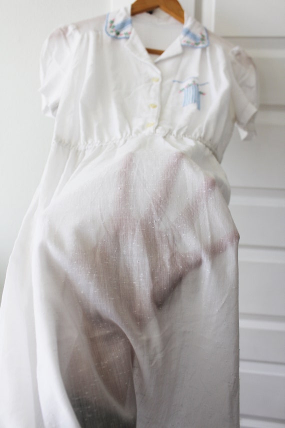 Vintage Embroidered Floral Sweet White Shirt Dress - image 9