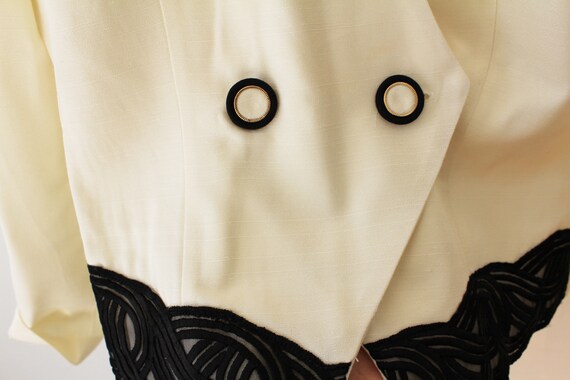 Vintage Black & White 1980s Blazer Cut Blouse - image 4