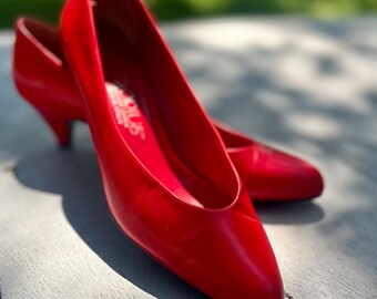 Vintage 80s 90s Lipstick Red Classic Pump Heel