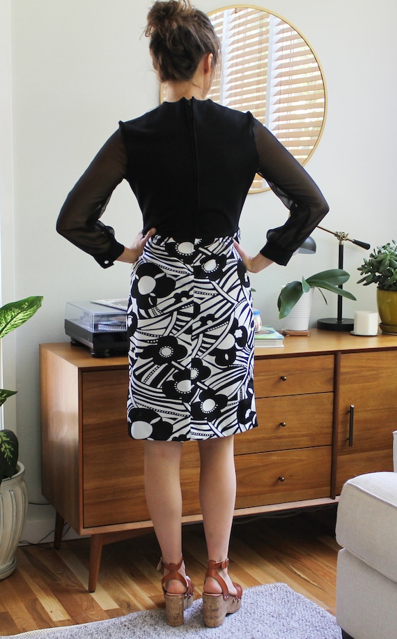 Black & White Floral 60s Pencil Dress - image 4