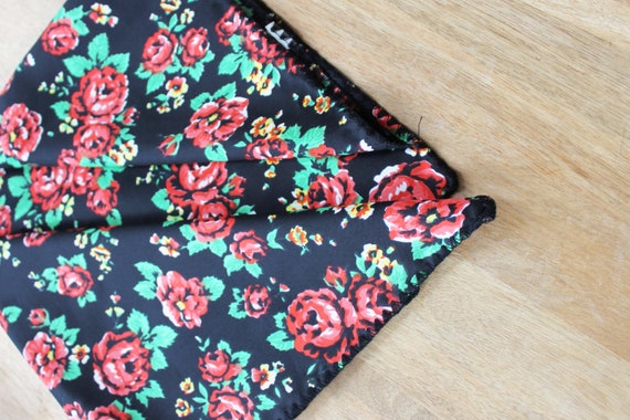 Vintage Red & Black Rose Pattern Scarf - image 3