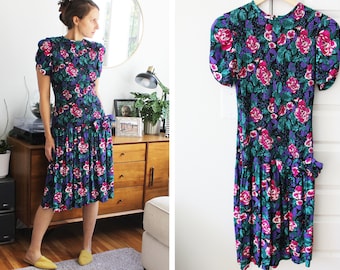 Vibrant Floral 80s Drop-Waist Robe