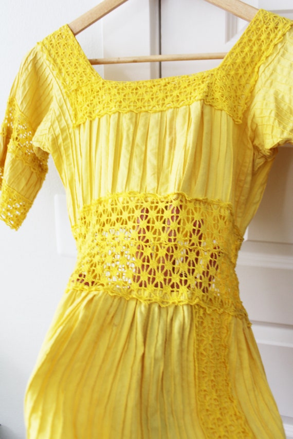 1970s Bright Yellow Pleated Crepe Crochet Midi Dr… - image 4