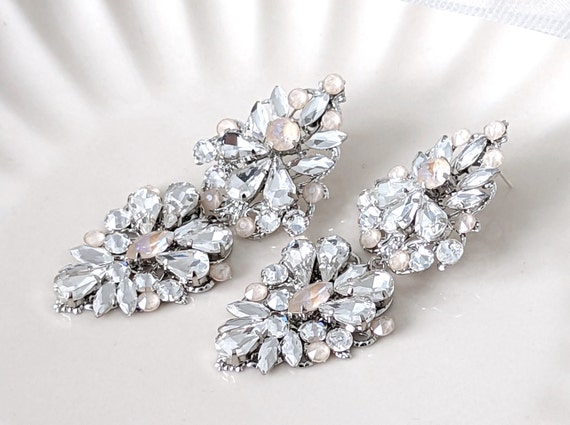 9 Earrings to Add Sparkle and Elegance to Your Wedding Day Look