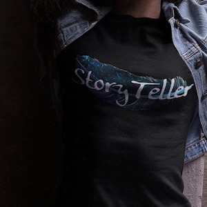 Geschichte Teller Geschichtenerzähler Feder Stift Schriftsteller Schriftsteller Schriftsteller Preisträger Literatur Unisex Ultra Baumwolle Tee