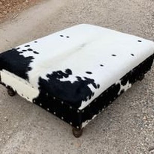 Extra stor ottoman av kohud, bänk, soffbord, western, lodge, stugdekor