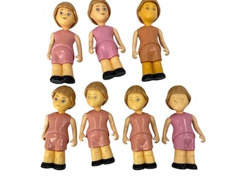 Figura familiar Little Tikes para niña/hermana, top rosa de manga corta y pantalones cortos rosas