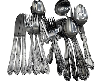 Cubiertos Imperial Intl Fleurette, estilo descatalogado, de acero inoxidable.
