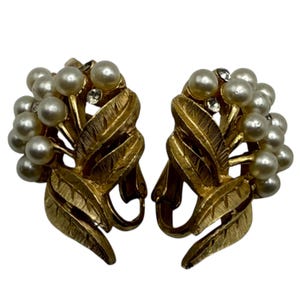 Clip on Earrings 1960&#39;s crown Trifari faux pearl gold fashion vintage jewelry