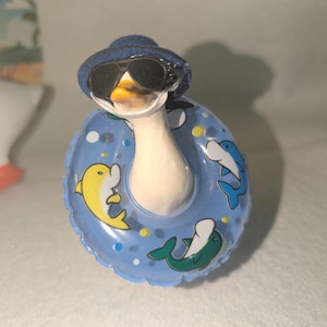Desk Goose Beach Flotation Outfits. BLUE. Goose not included. Hats may be vary, depending on supply. 🏖️☀️