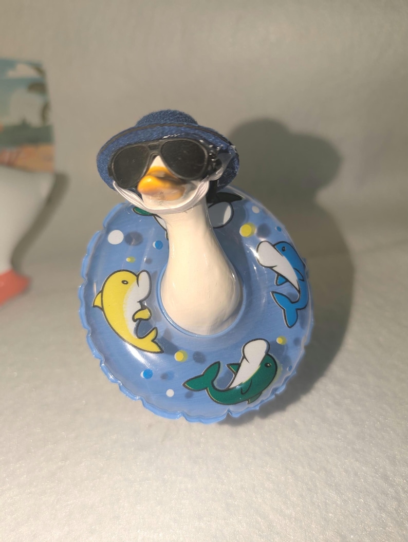 Desk Goose Beach Flotation Outfits. BLUE. Goose not included. Hats may be vary, depending on supply. 🏖️☀️