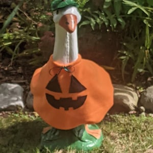 Pumpkin Outdoor Goose Outfit: Halloween Decor (Size Large 26-29&quot;)