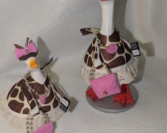 Desk Goose Outfit: Animal print with purse and cellphone. 2 sizes available.