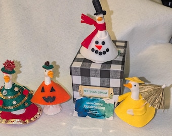 DESK GOOSE &quot;Starter Package&quot;. Box, Ceramic Goose and 4 outfits (as seen in pics) No substitutes. Cute gift! Desk Goose is 4.5&quot; tall.