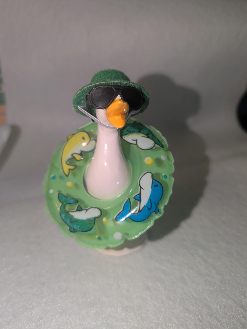 Desk Goose Beach Flotation Outfits GREEN Flotation. Hats may vary, depending on supply. Goose not included. ⛱️🩴