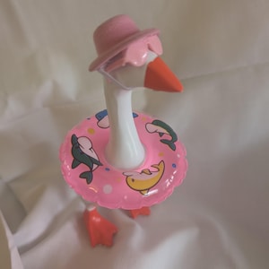 Desk Goose Summer Outfit: Flotation Ring, Hat, Sunglasses (Fits 4-7" Geese) Pink