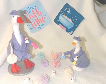 Desk Goose Purple Robe Outfit: Adorable Goose Costume (4.5-7 inch)