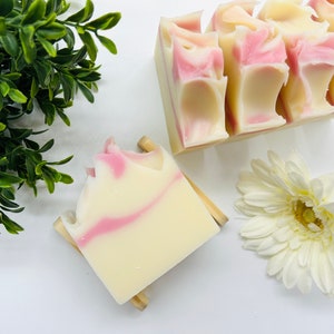 Magnolia Handmade Soap Bar / Face and body image 3
