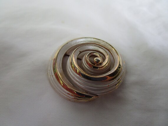 Vintage Costume Swirl Circle Brooch