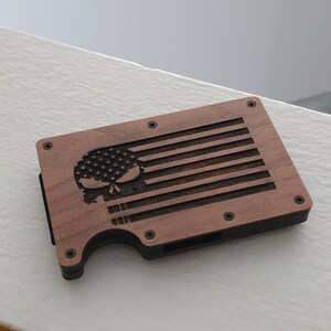 Billetera minimalista de madera con RFID grabada y personalizada