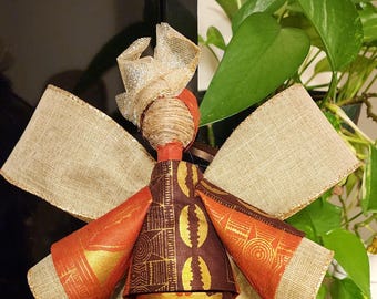 Ángel de cinta con estampado africano naranja, marrón y dorado hecho a mano, recuerdo, regalo inspirador o decoración.