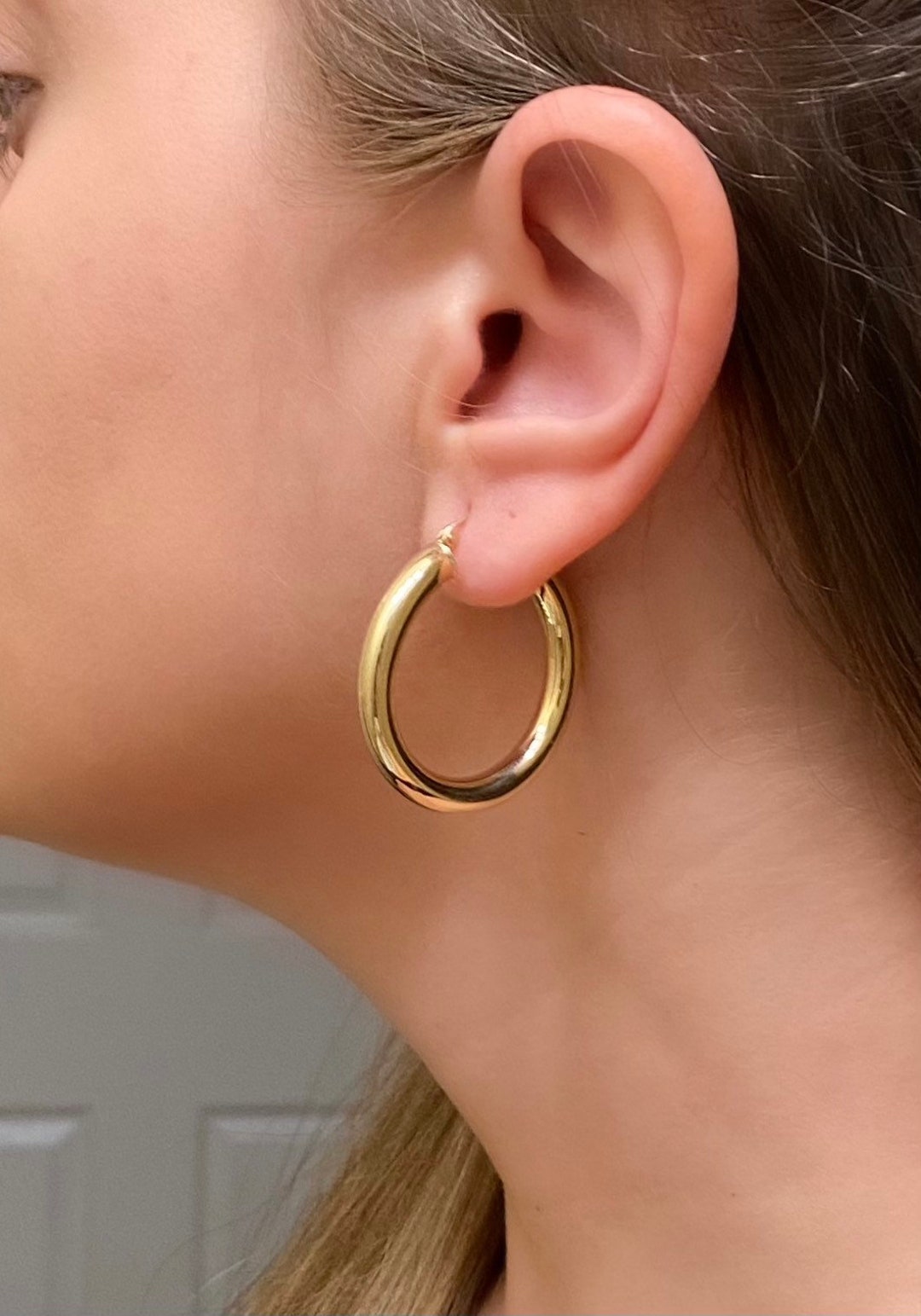 14k Solid Yellow Gold Classic Hoop Earrings. 1.25 Inches