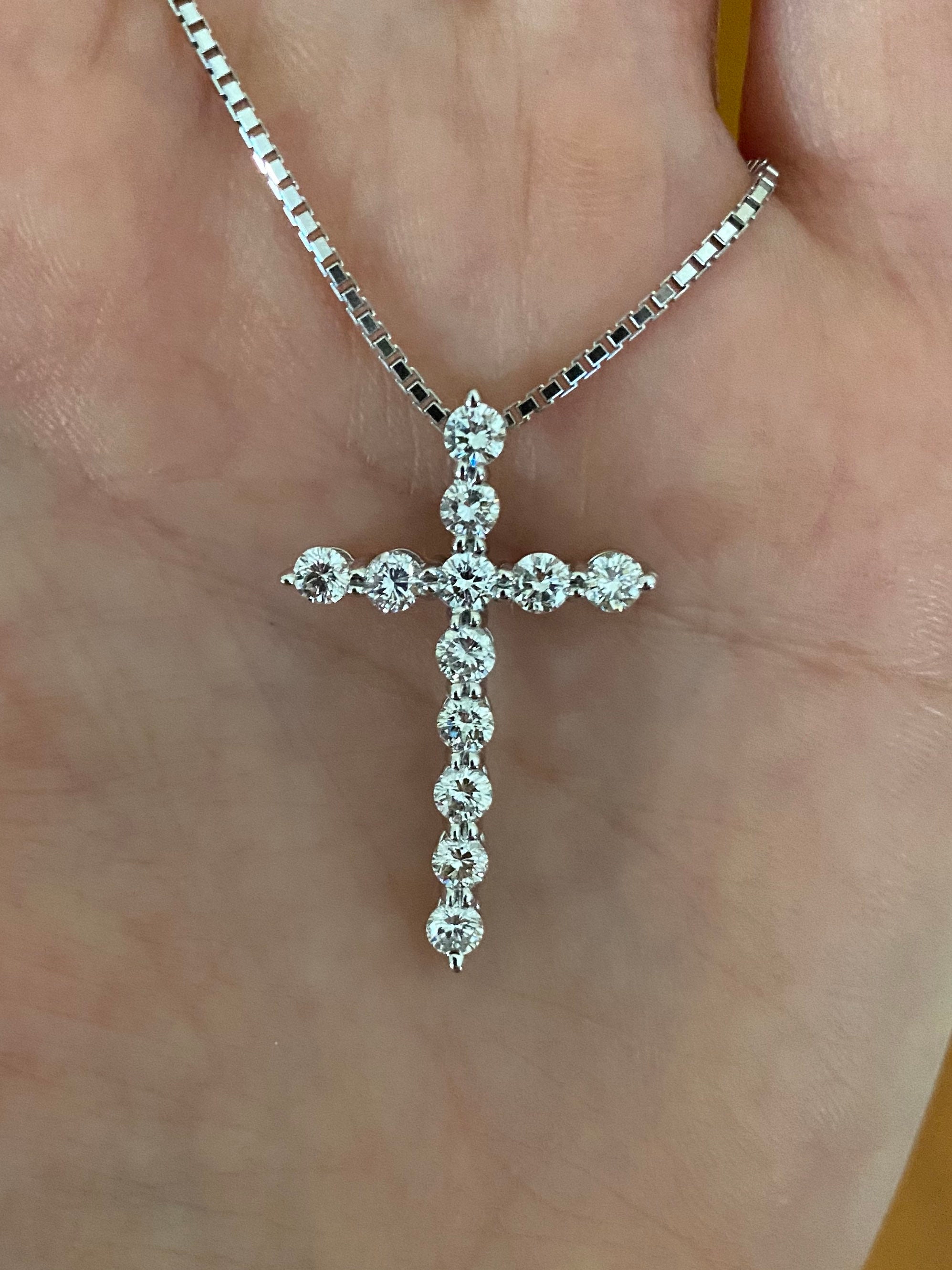 0.25 Carat Diamond Cross Pendant In 14k White Gold - Elegant Round Cut, Comes With 18-Inch Chain & Jewelry Box