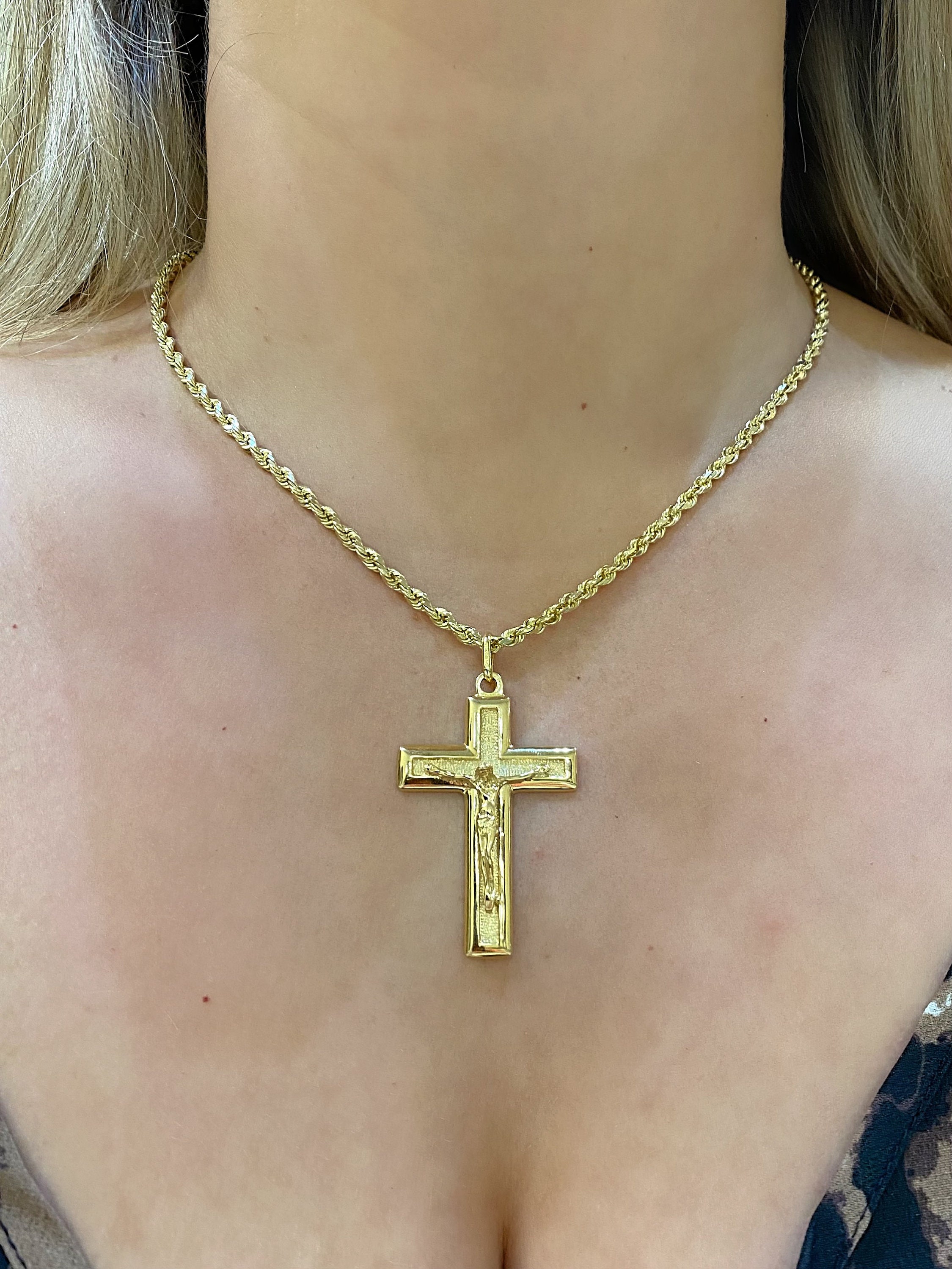 Hope Gold-Plated Amethyst Cross Necklace | Vintouch Italy | Wolf & Badger