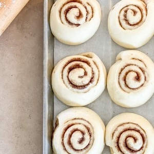 HALF DOZEN DIY Cinnamon Roll Kit / Gift For Kids / Beginner Baker Friendly / Brunch Kitchen Set / Food Kit / Graduation Raise Sympathy Box