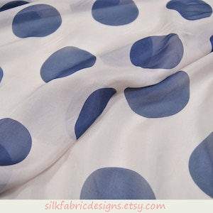 Weiß 100% reine Seide Chiffon Stoff mit blauen großen Tupfen-Druck-Stoff-Bulk-Lager Breite 54 Zoll