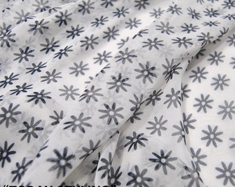 White 100% Silk Georgette Fabric With Floral Print Fabric Apparel Sewing Fabric Width 55 Inch 11 m/m