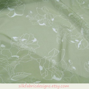 Tessuto Chiffon Di Pura Seta Verde Con Stampa Floreale Tessuto tagliato a misura